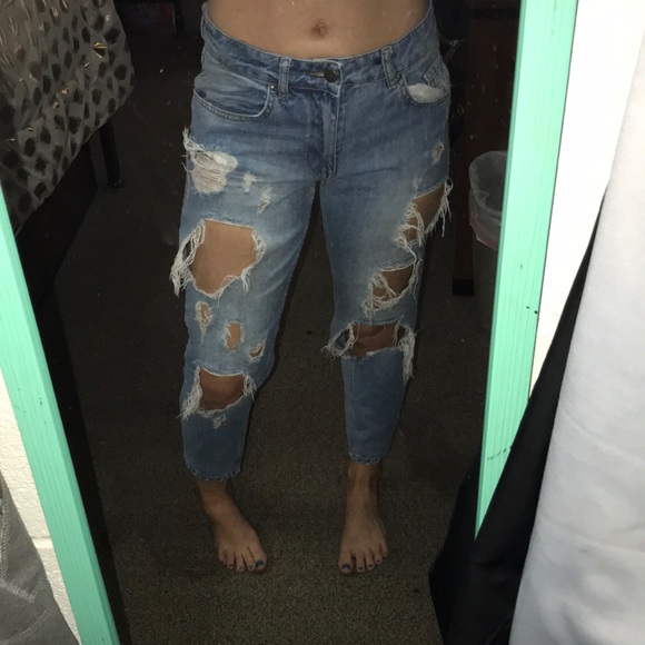 Distressed light wash boyfriend jeans - Picture 5 of 7